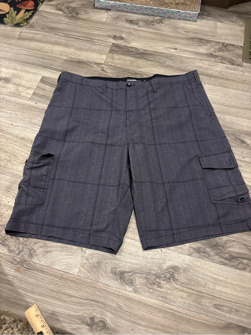 Men's Gray Plaid Cargo Shorts